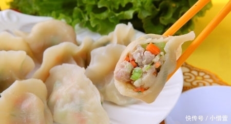 退休厨师告诉我包饺子小窍门，回家试了一下，以前饺子都白吃了！