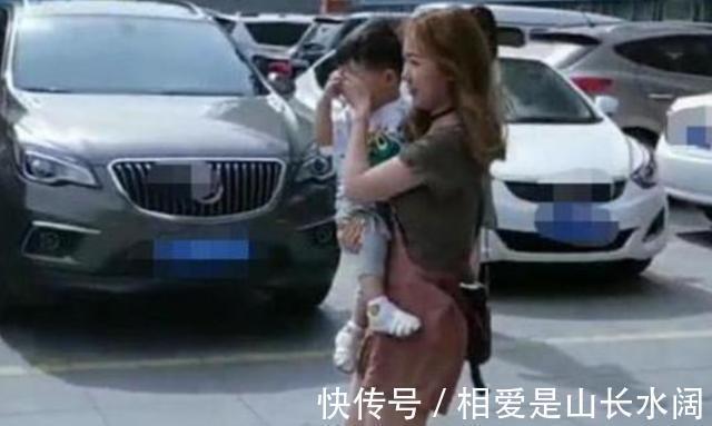 小紫|妈妈抱儿子出门,刚出小区就捂住孩子双眼,其他家长又学到一招