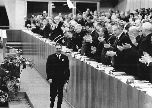 唾弃|最被唾弃的群体，带头解体苏联，却至今掌握巨额财富