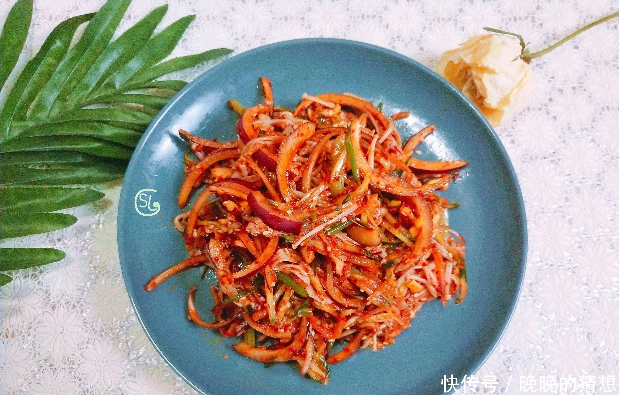 适合春天吃的凉拌菜,6种食材做一大盘,成本不到10块,香辣下饭