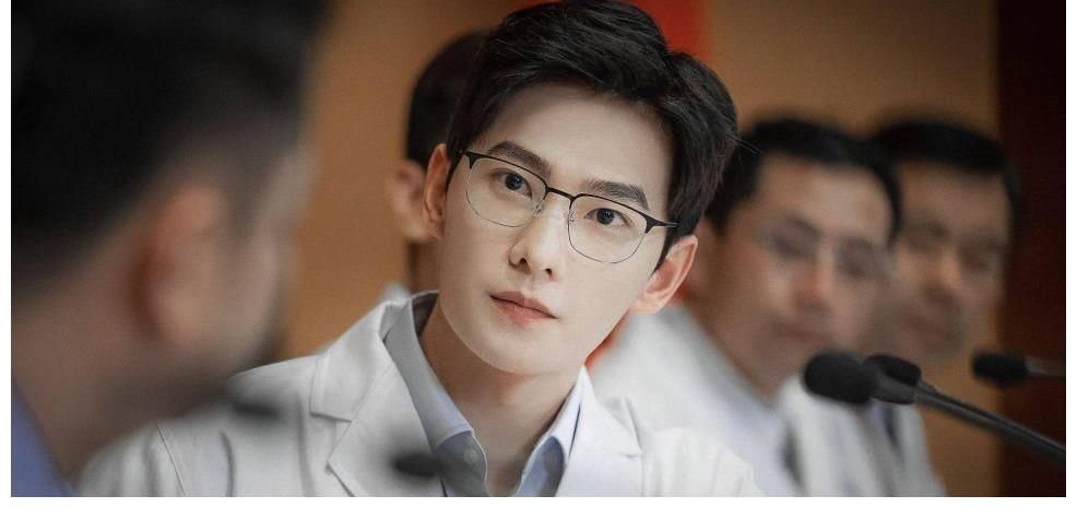 喜爱度|“荣耀夫妇”已出圈,水果摊老板都在追,收官之际战报佳绩来袭