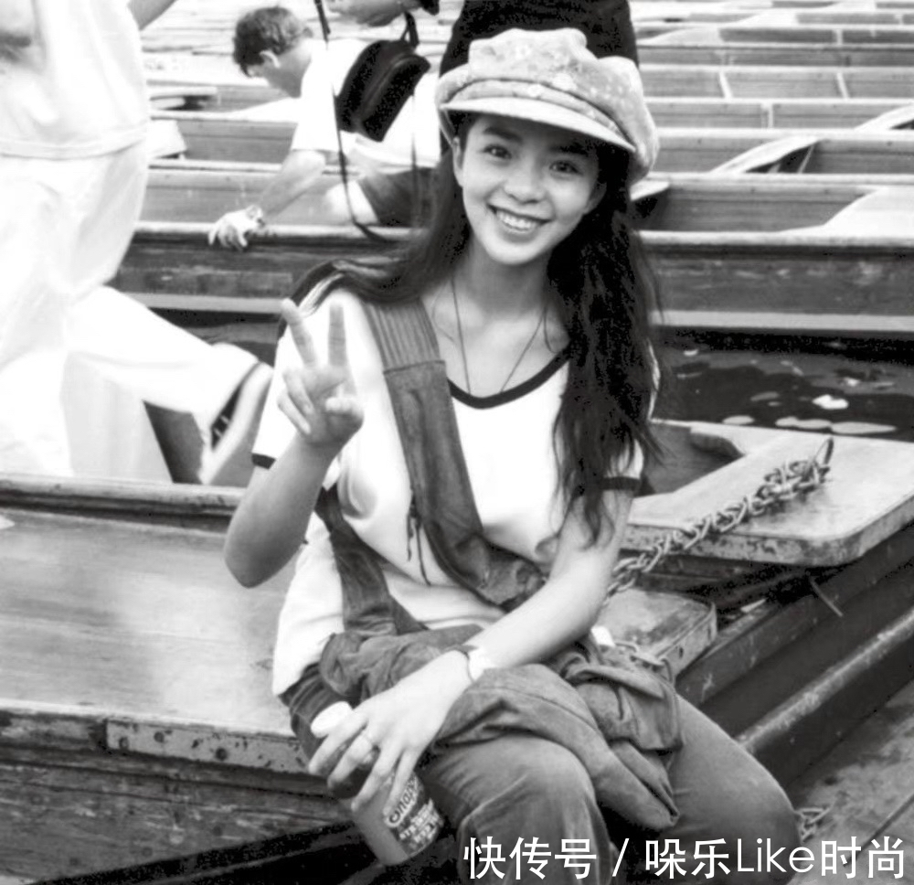 朱迅年轻时也太美了,清纯甜美如漫画少女,穿搭高级又时髦