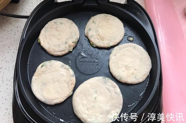 自从学会这饼做法，我家1周1袋面，三天两头做一次，外酥里嫩太香