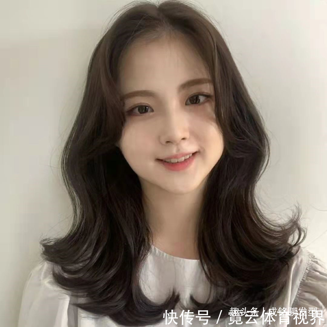 修饰 不是你脸大,是你发型没选对!学会这三个攻略,发型时尚还显脸小