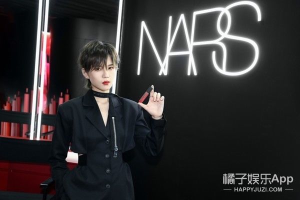 探秘云端 以吻示爱 NARS首个「飞吻空间站」登陆