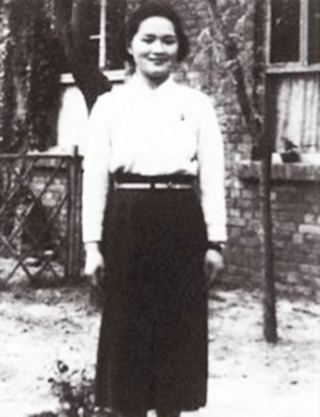 向达!钱钟书女儿为父亲作了一幅画,杨绛欣赏完捧腹大笑,笑称太形象了