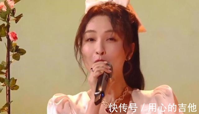 《快本》停播后,吴昕首次在芒果台露面,抱住何炅的那一刻我哭了