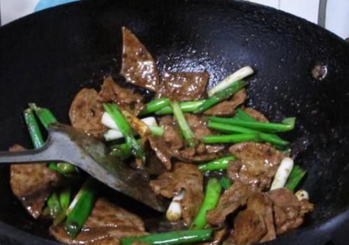  它是天然的“补血高手”，每天炒一盘，气血足了，脸色越来越红润