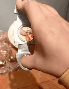 |搞笑GIF趣图:墨镜一带,谁都不认识