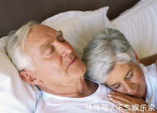 老年痴呆症|失眠多是大脑神经问题！医生提醒：尝试6个方法，让你一觉到天明