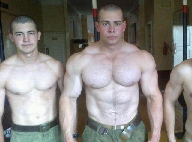 双胞胎兄弟|俄罗斯双胞胎兄弟一个练健美一个只健身，3年后差别巨大