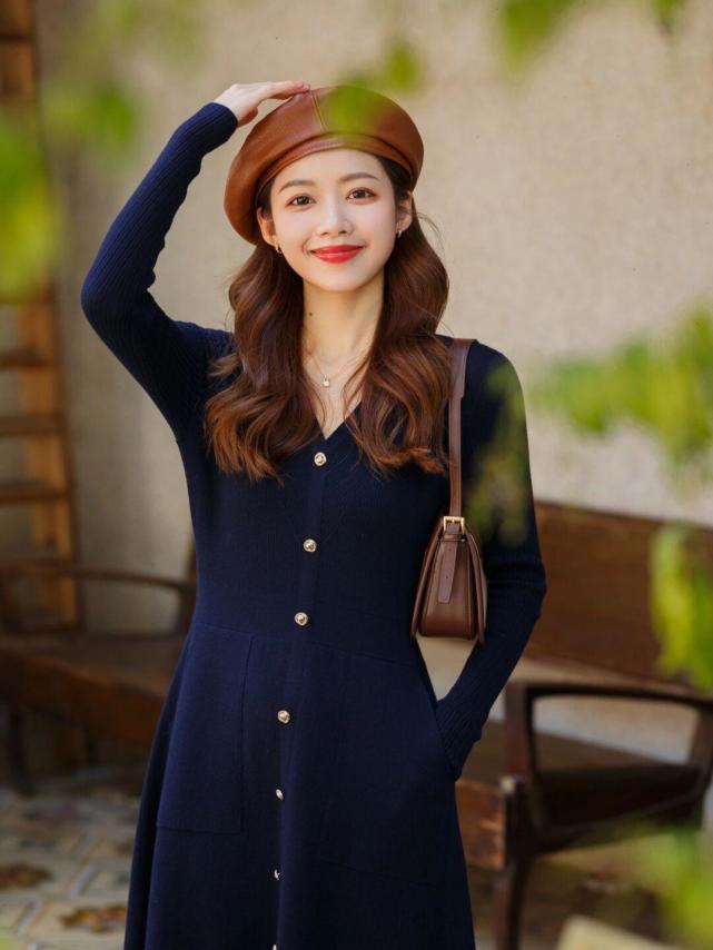 连衣裙|优雅女人早秋都穿“连衣裙”,为你分享时髦的搭配经验,温婉知性