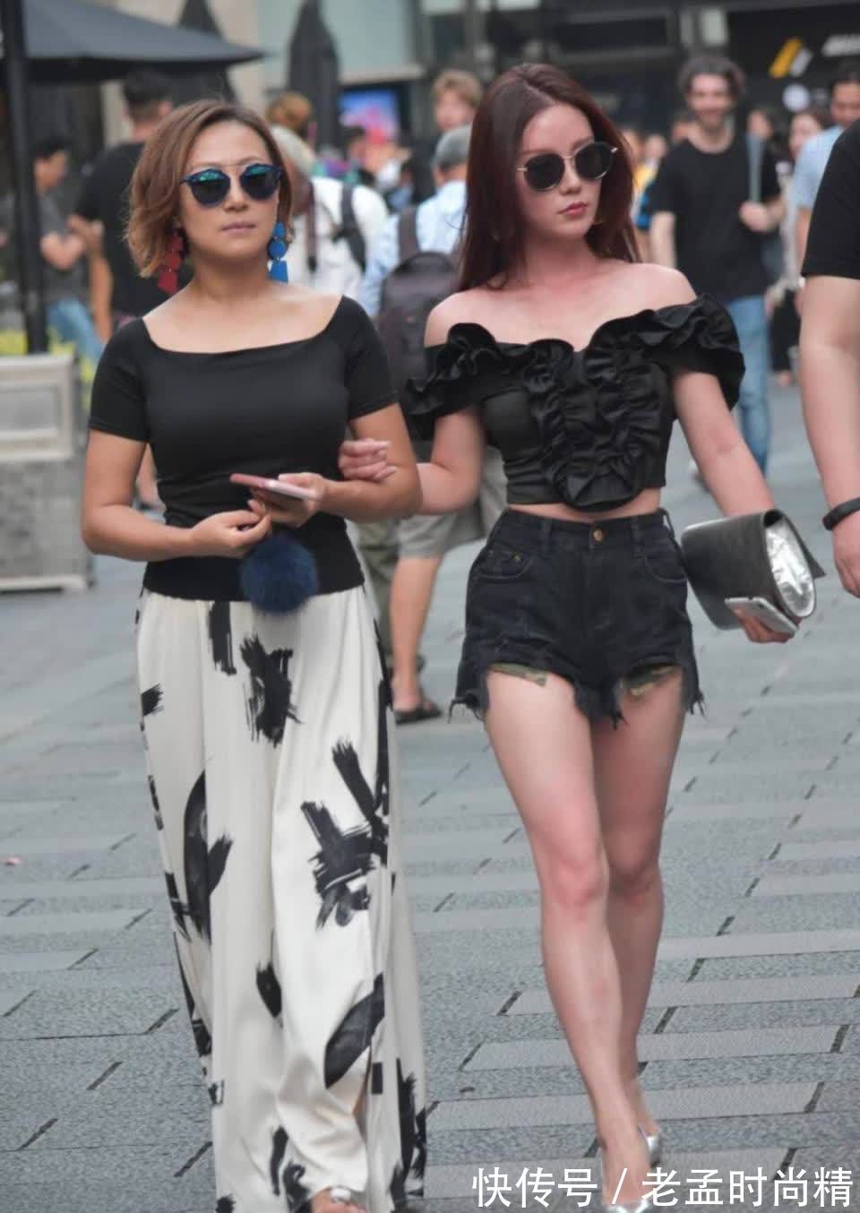 时尚 时尚街拍:小露怡情大露性感! 一字肩上衣显瘦撩人样样在行!