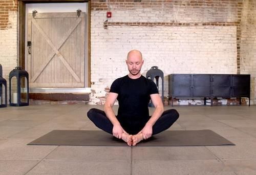 背部|膝盖疼怎么办？10个瑜伽保养动作，缓解疼痛、稳固关节！