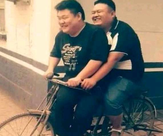 |搞笑图片幽默段子笑话大妈你虽然年纪大,但也得遵守规则吧