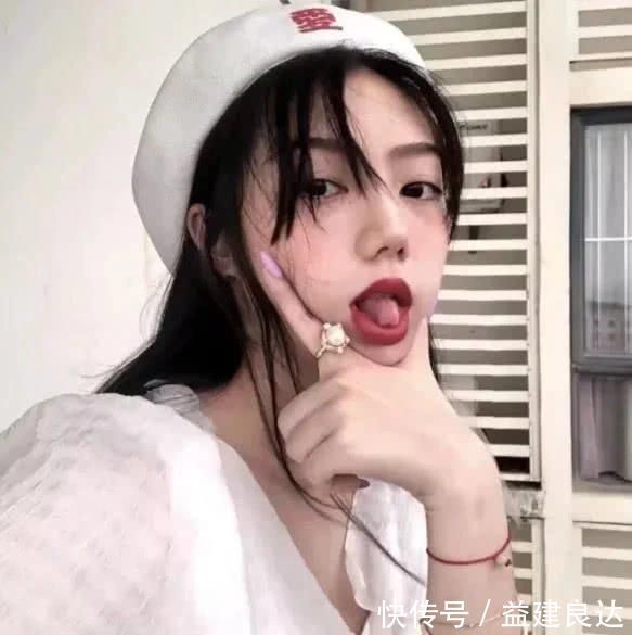 女孩子脸上有这“3标志”,是标准的“校花脸”,占两个真的很少见