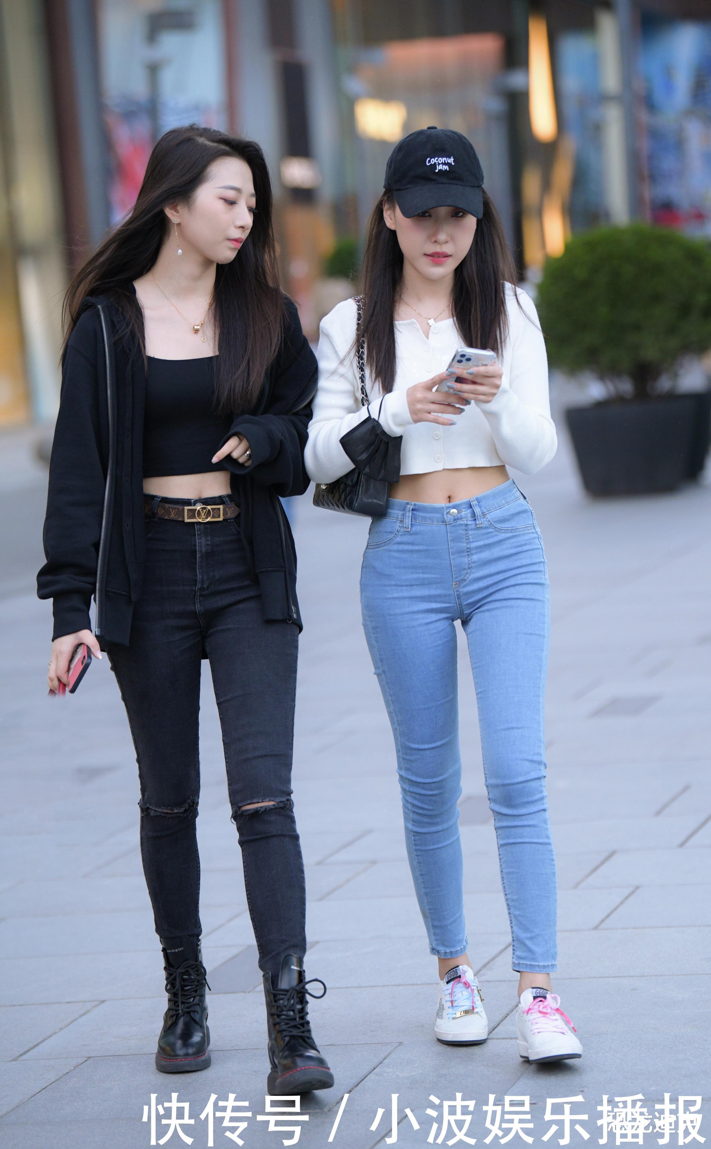 小姐姐|美女街拍:普普通通的蓝色牛仔裤,简简单单也可以很美