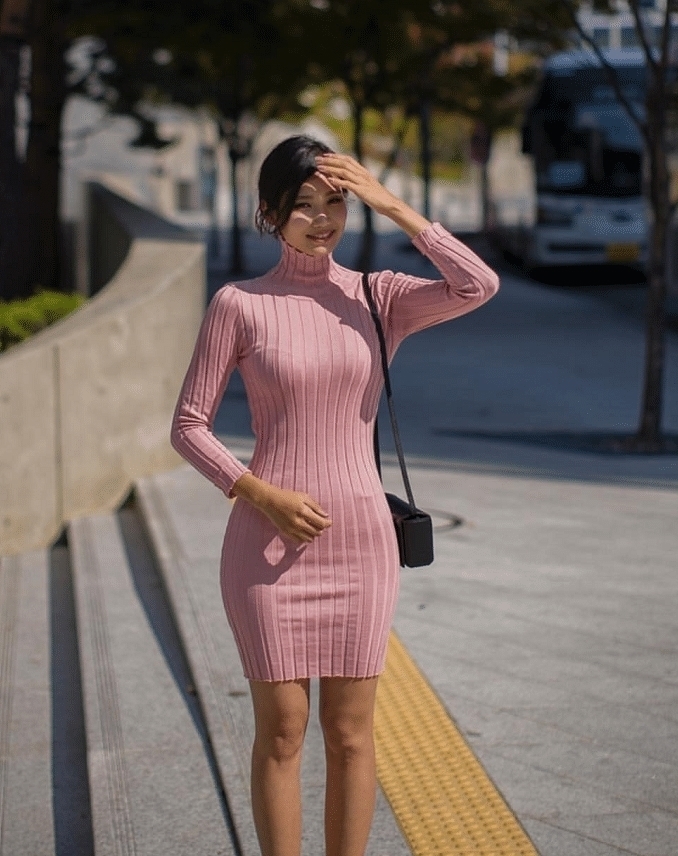美女|针织包臀裙展示凹凸迷人身姿,散发迷人成熟气质!