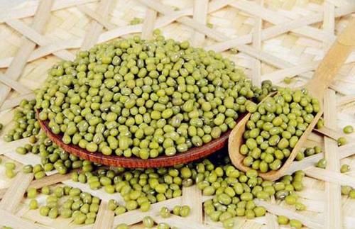 调理|更年期女性，就只能靠吃药调理？妇科医生提示：3种食物或可缓解