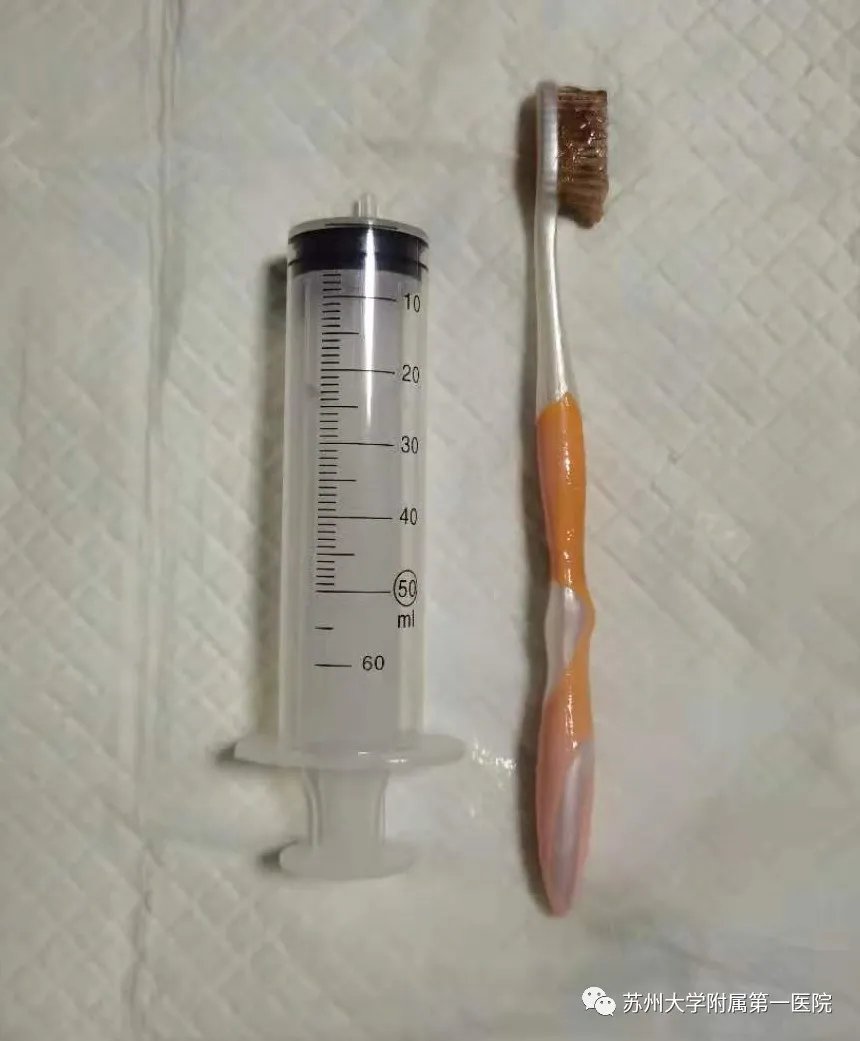 男子|男子用牙刷取异物，不成想误吞牙刷成更大异物