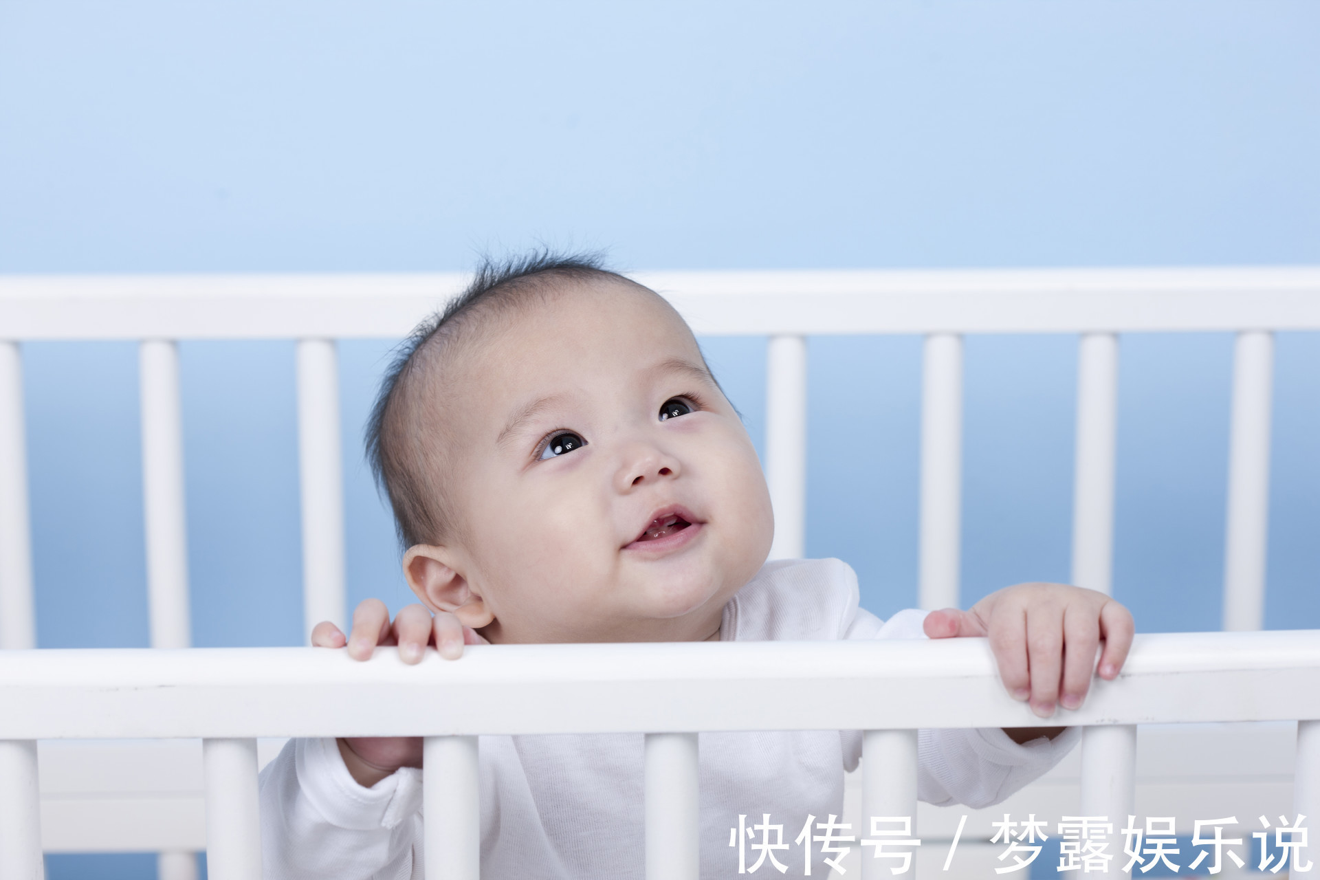 接觉|婴儿小觉短、哄睡难,家长做到“3管3不管”,轻松改善白天睡眠