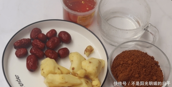 紅糖|夏天，女人別忘給自己準(zhǔn)備這零食，每天早上吃2塊，安穩(wěn)過夏天