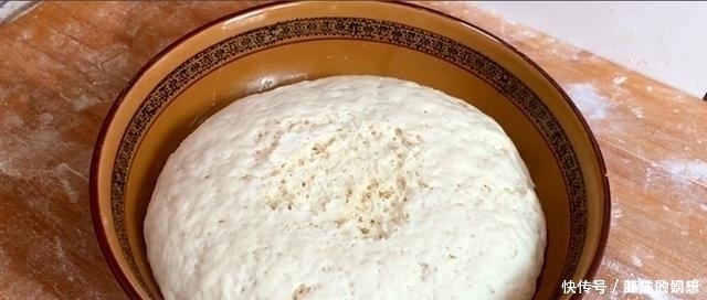  面粉新做法，不蒸馒头不烙饼，饭店都买不到，出锅瞬间就被扫光