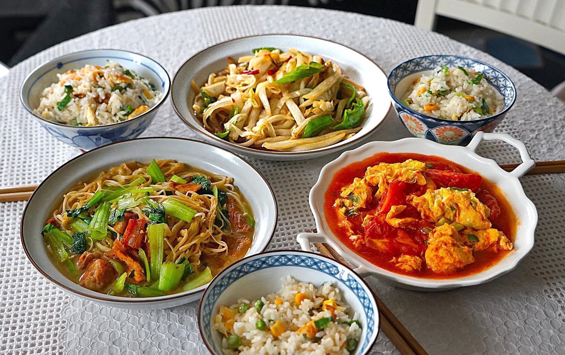 开学季，75岁的婆婆给我和孩子们做午餐，满满都是家的味道，真香