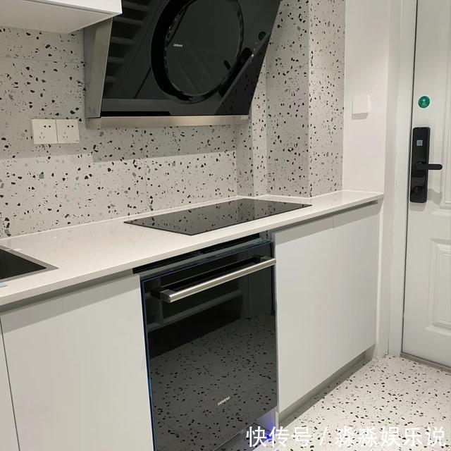 实木|为了省钱,她家这地方坚持“穷装”,实用性不减反增,适合过日子