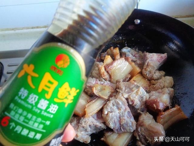 五花肉|冬吃萝卜赛人参，简单一顿，吃肉喝汤，越吃越上瘾