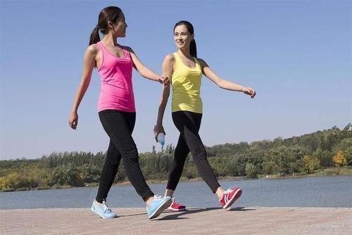 慢性疾病|长期散步对身体好吗？医生：50岁之后，常做这3件事或比散步好