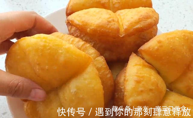 面粉里加一个鸡蛋,饭碗一扣,个个蓬松鼓大泡,比油条简单更好吃