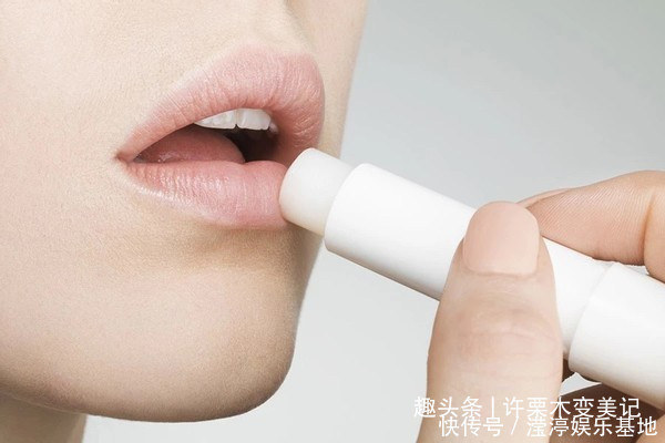 唇部|涂口红前需要先涂润唇膏吗?多数人都搞错了,难怪唇色悄悄变深了