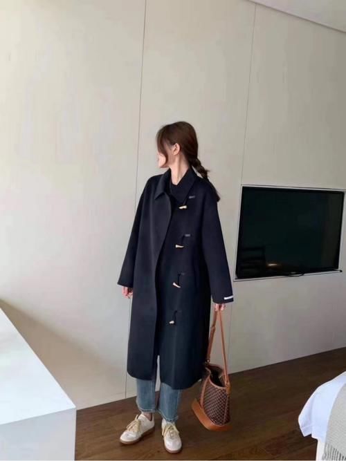 冬季大衣怎么穿才精致？这几款韩系搭配保你喜欢，简约又很淑女