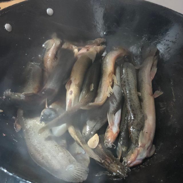 香酥泥鳅鱼，麻辣香酥，太解馋了