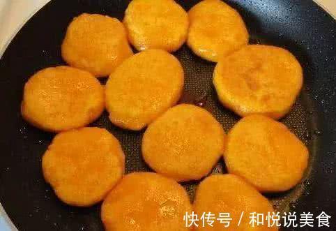 红薯饼好吃有诀窍,这样做不发面,咬一口外酥里嫩,老少皆宜!