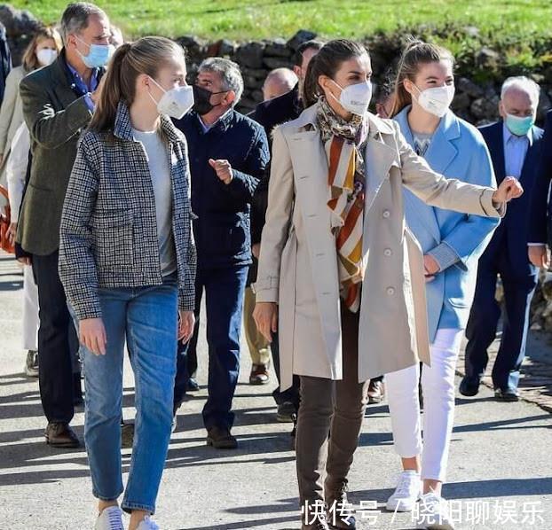 二公主 西班牙莱后母女三人首穿秋冬装!二公主蓝大衣太美,大公主显老气