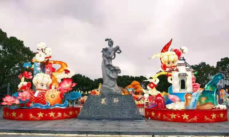 古镇|“混搭”龙船、鱼圆、土布等非遗元素，这个古镇的元宵彩灯会不一般