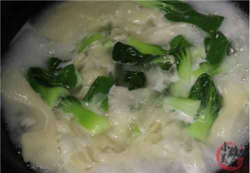 筋道|面条千万别用手擀了,大厨教你一招,爽滑又筋道,比拉面还好吃