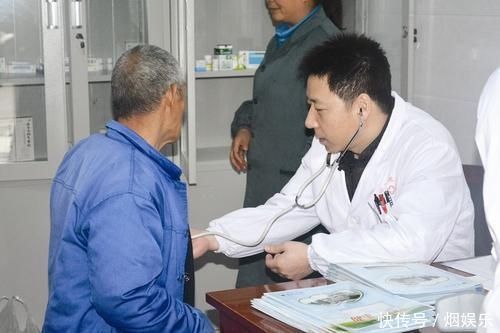 老人们|“假孝顺”的子女,就算伪装得再好,也会在这4件事情上露出马脚