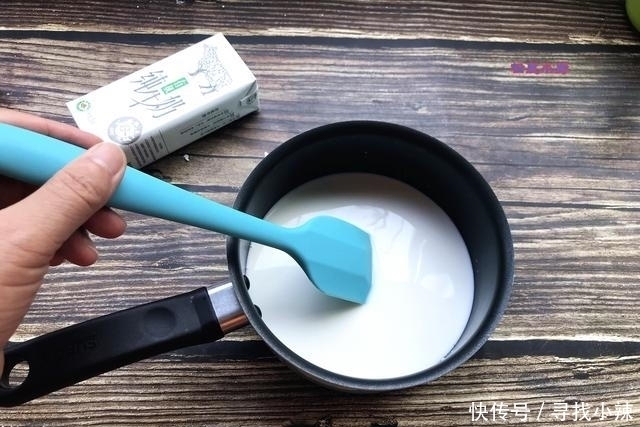 玉米淀粉|2盒牛奶4勺淀粉,做一个好吃不长肉的小点心,软嫩Q弹做法简单