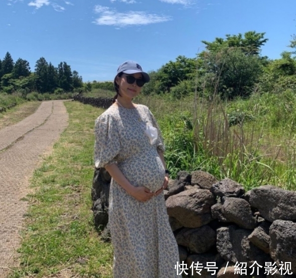 结婚11年终顺利诞女 新娘18岁 韩智慧荣升妈妈级 快资讯