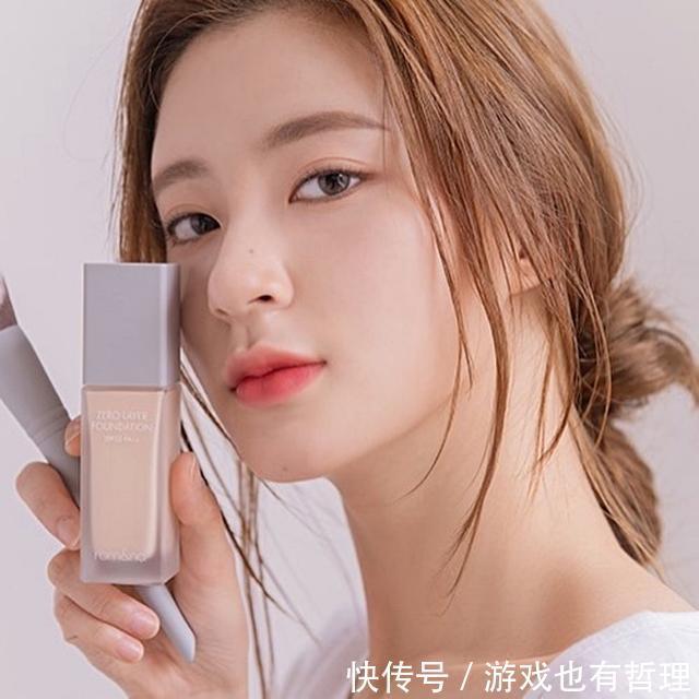 妆感|2021妆容趋势!无妆感、无色彩是重点,推荐裸色水光唇膏