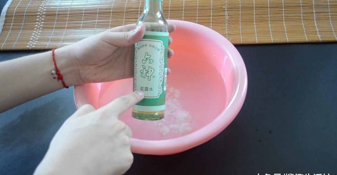 冲洗|凉席脏了别再用水冲洗了, 教你5分钟清洗凉席, 洗的干净还能除螨