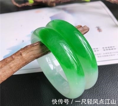翡翠手镯 一般冰种玉镯子的价位