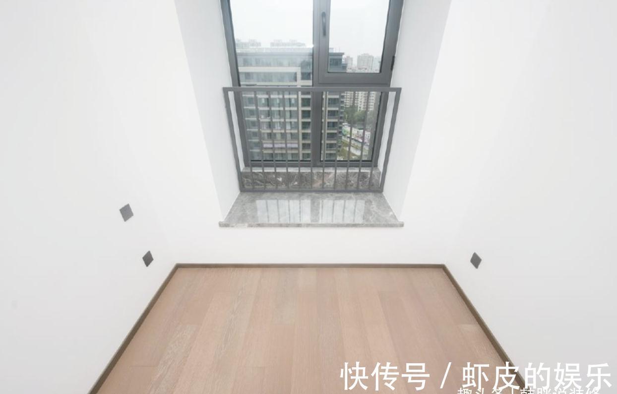 卧室|140㎡坚持穷装，光秃秃的大白墙，不做任何收纳，省钱到了极致