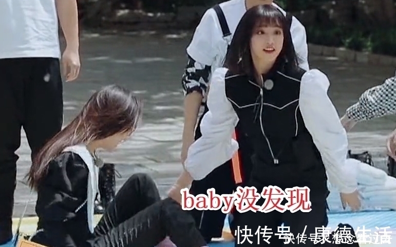 真實(shí)關(guān)系|都說(shuō)“跑男”兩位女MC鬧掰,baby被灑水,宋雨琦下意識(shí)反應(yīng)暴露了