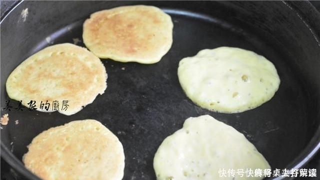 早餐饼种类那么多,我就爱此物蓬松柔软越嚼越香,1分钟1个