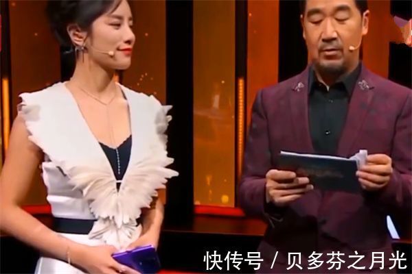 中国新歌声|主持人穿衣失误少穿了一件衣服，张国立全程目不斜视