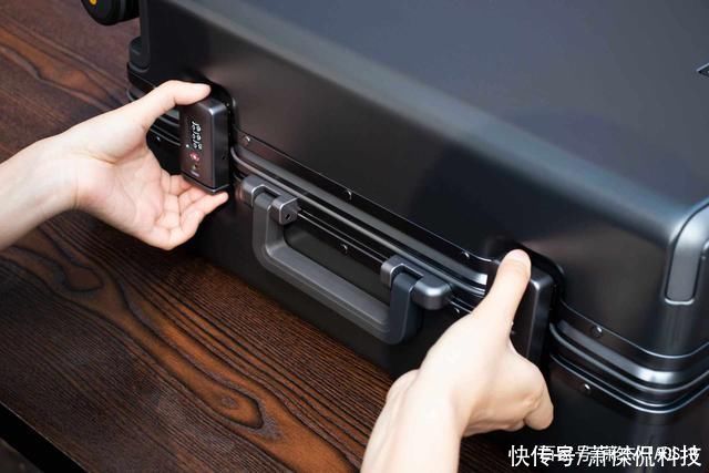 稳固安全，便于携带，说走就走的地平线8号power行李箱